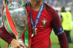 LOL赛事-葡萄牙足球队实力强大，轻松晋级