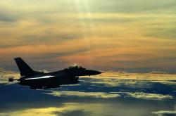 LOL赛事-天降奇兵！霍勒迪末节导演逆转，雷霆正面击溃骑士