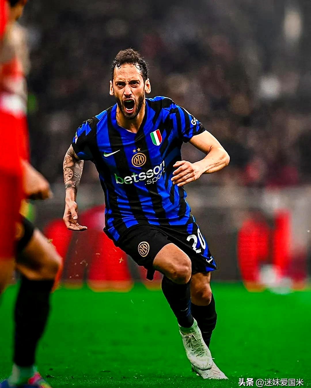 包含AC米兰中场球员屡建功勋，成为队内核心的词条