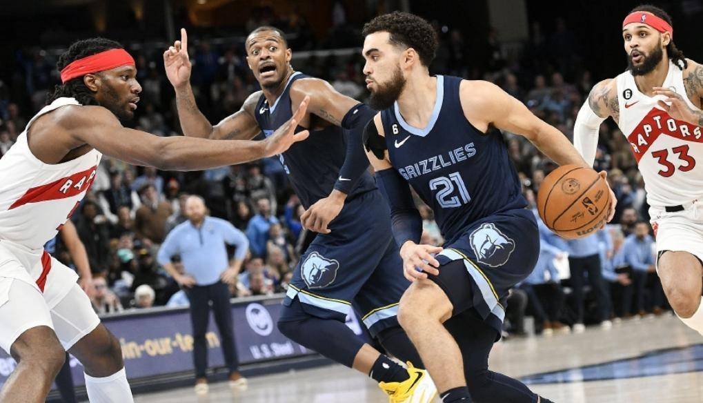 包含篮网主场战胜强敌，展现团队合作精神的词条