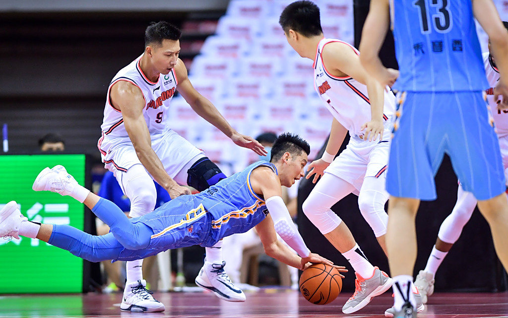 球队之间的激烈角逐,决胜关键时刻创造历史 球队之间的激烈角逐,决胜关键时刻创造历史