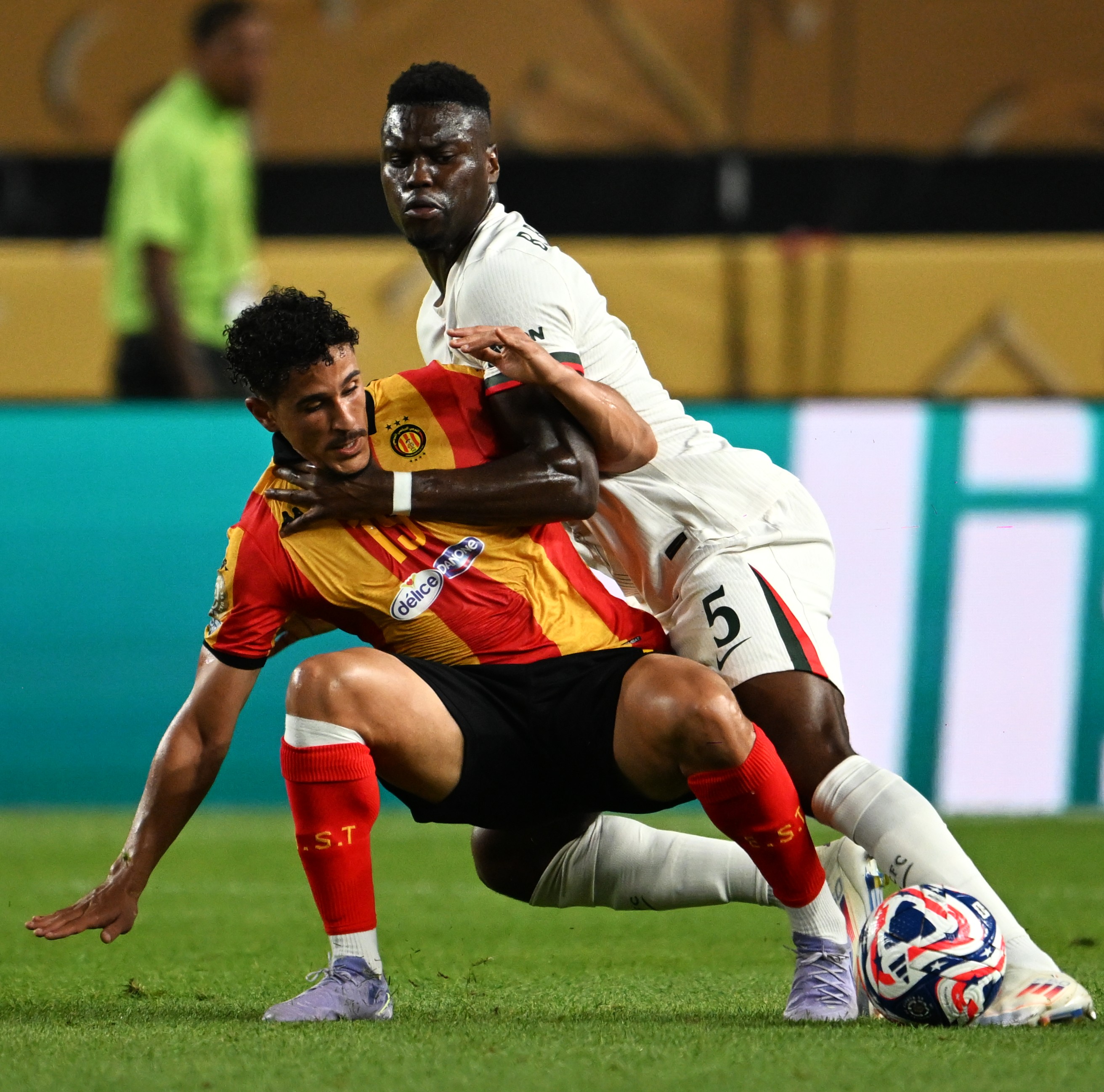 突尼斯排球队战胜对手，成功晋级