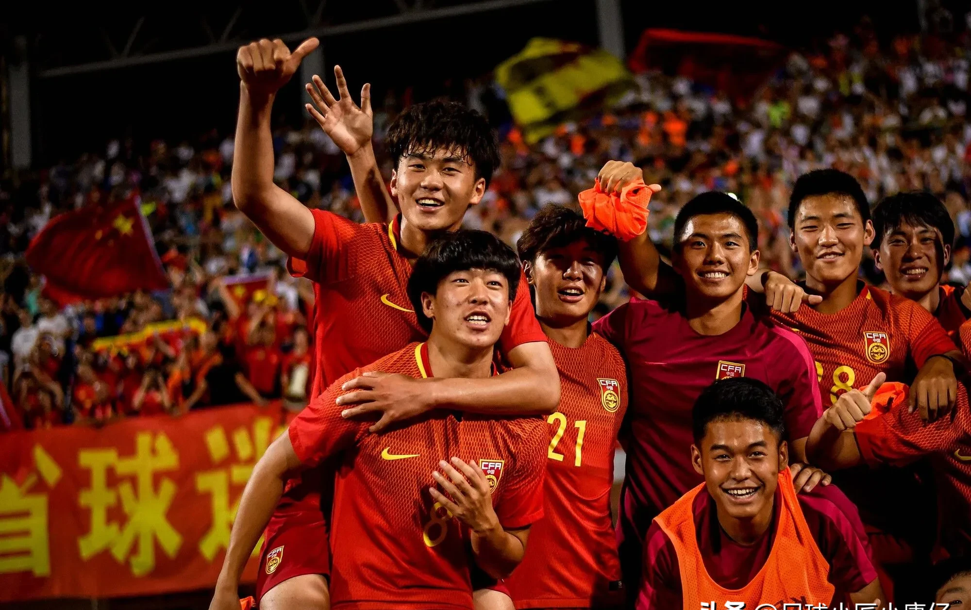 包含史上首位中国球员入选德甲最佳阵容，众望所归的词条