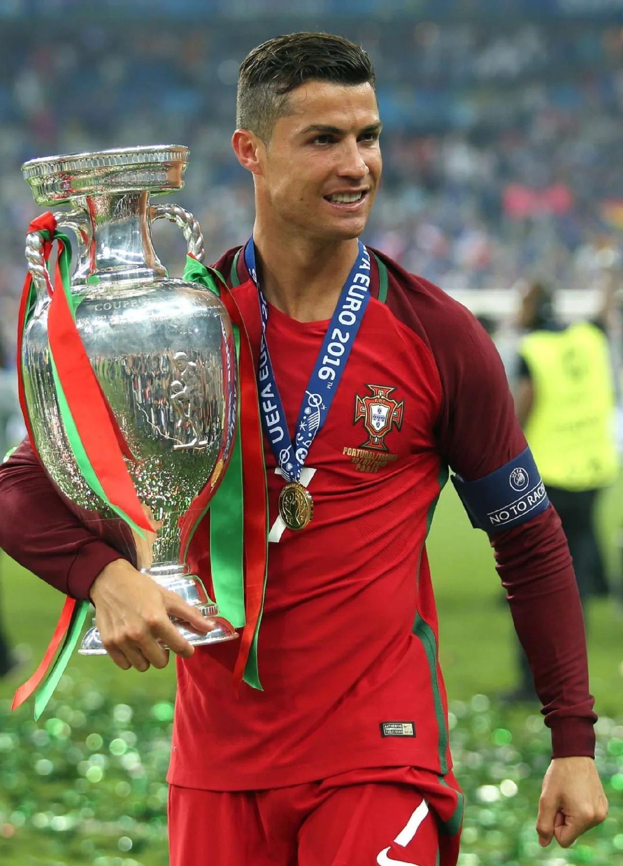 葡萄牙足球队实力强大,轻松晋级 葡萄牙足球队实力强大,轻松晋级