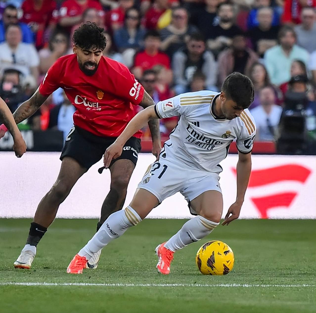 欧洲联赛热火朝天，悬念不断