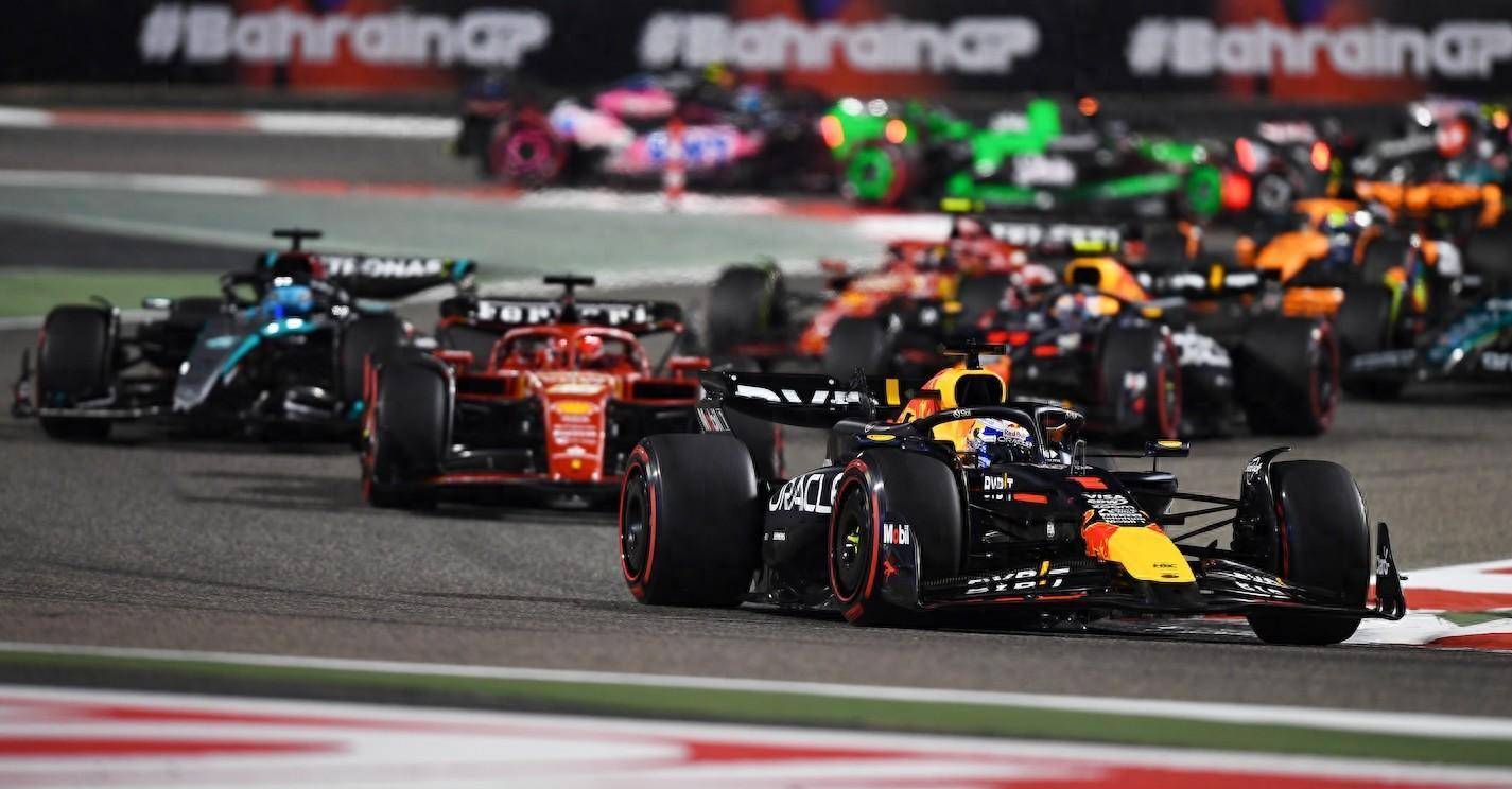 阿斯顿马丁翻盘红牛车队，塞恩斯惊艳四座