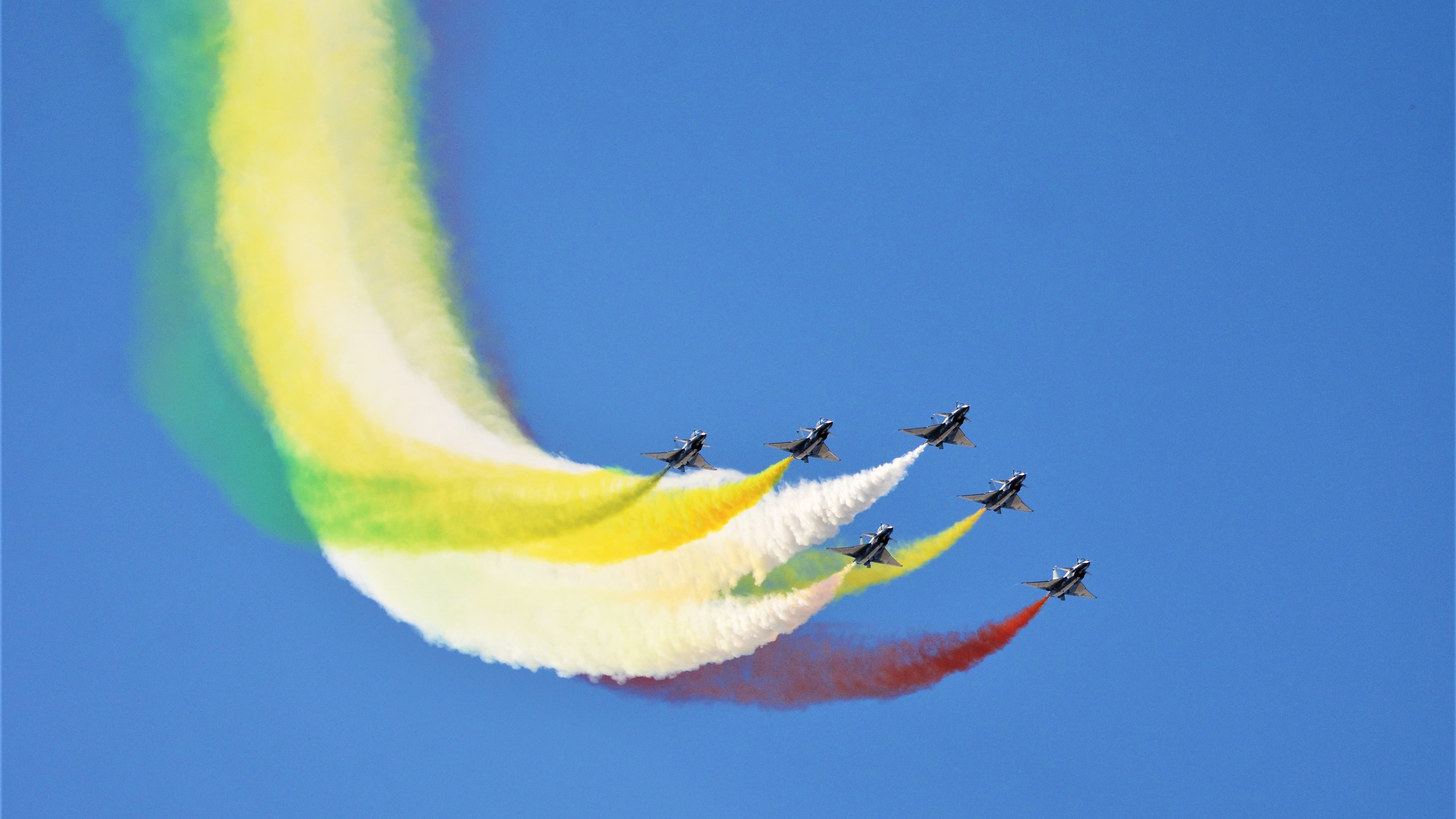 为国旗而防，阿尔瓦雷斯编织的沉默之网，扼住奥运的呼吸